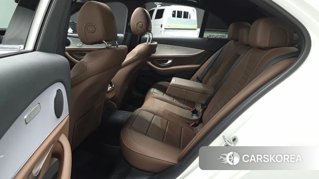 Mercedes-Benz E-Class W213 2021 Белый из Кореи, фото 2