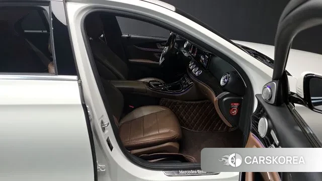 Mercedes-Benz E-Class W213 2018 Белый из Кореи, фото 2