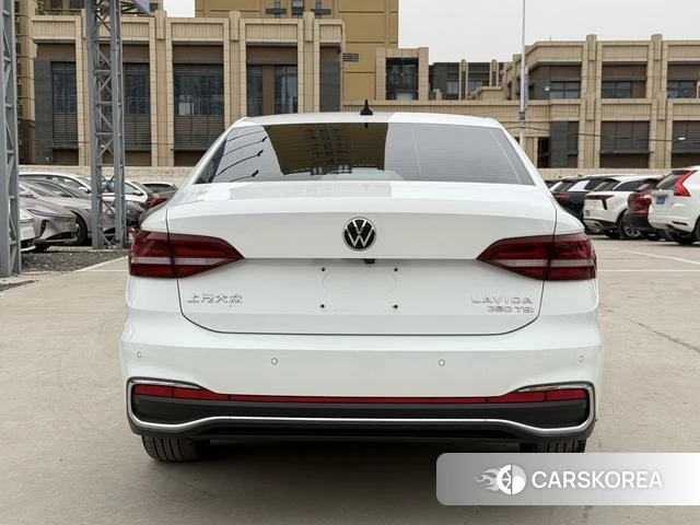 Volkswagen Lavida 2023 Белый из Китая, фото 2