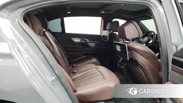 BMW 7 Series (G11) 2021 Серебристо-серый из Кореи, фото 2