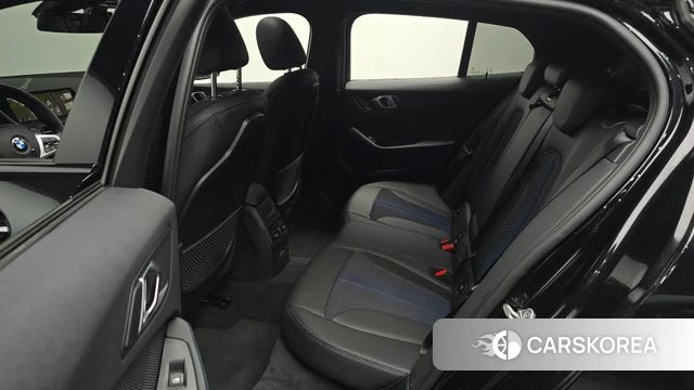 BMW 1 Series (F40) 2023 Черный из Кореи, фото 2