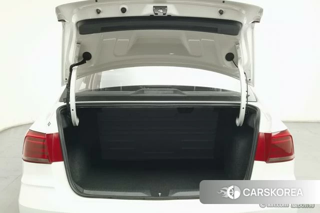 Volkswagen Santana 2023 Белый из Китая, фото 2