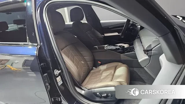 BMW 5 Series (G60) 2024 Черный из Кореи, фото 2