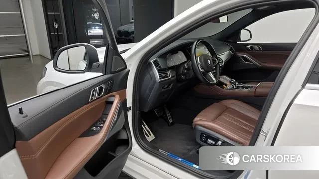 BMW X6 (G06) 2023 Белый из Кореи, фото 2