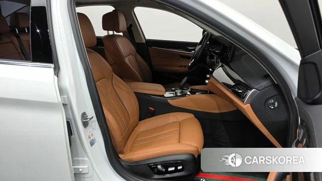 BMW 5 Series (G30) 2021 Белый из Кореи, фото 2