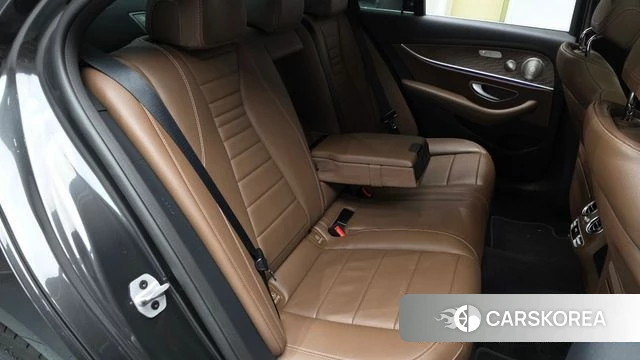 Mercedes-Benz E-Class W213 2021 Серый из Кореи, фото 2