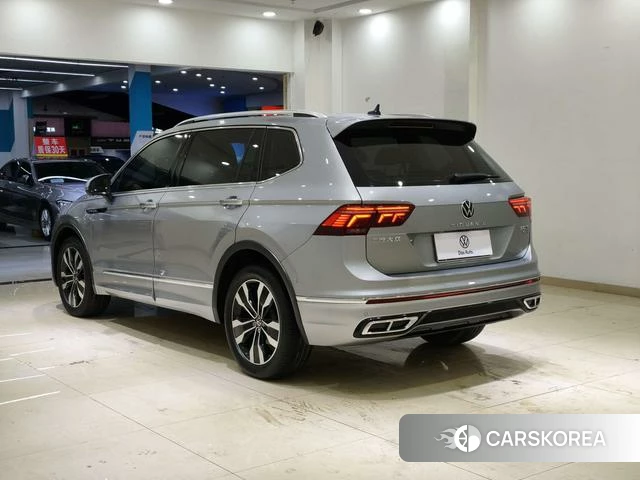 Volkswagen Tiguan L 2022 Серебристо-серый из Китая, фото 2