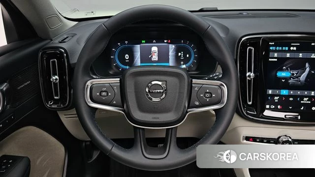 Volvo XC40 2024 Черный из Кореи, фото 2