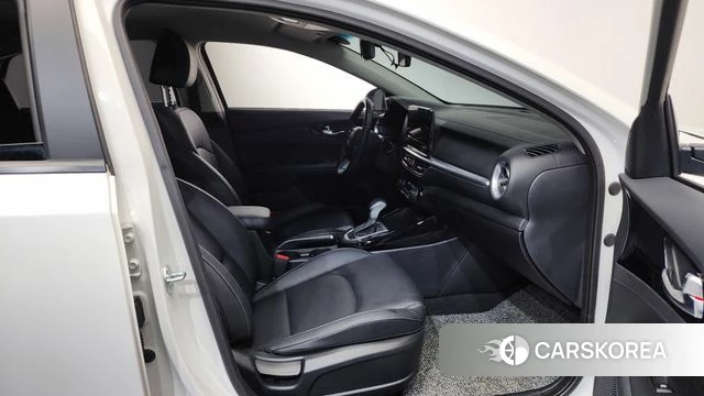 Kia The New K3 2nd generation 2024 Белый из Кореи, фото 2