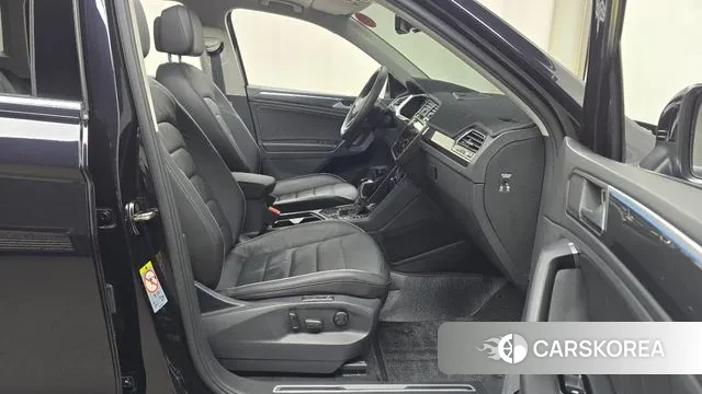 Volkswagen Tiguan second Generation 2022 Черный из Кореи, фото 2