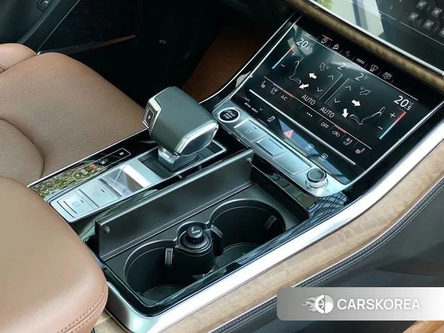 Audi Q7 2021 Черный из Китая, фото 2