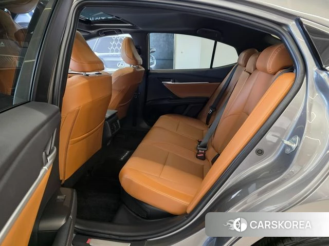 Toyota Camry (XV80) 2024 Серый из Кореи, фото 2