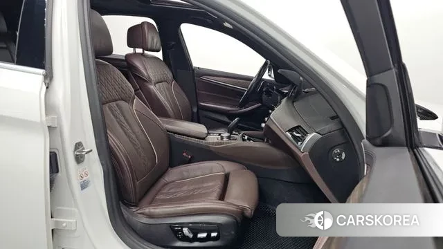 BMW 5 Series (G30) 2018 Белый из Кореи, фото 2