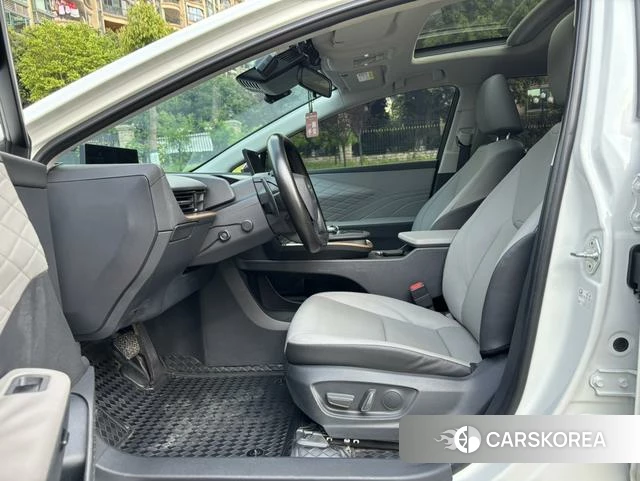 Toyota bZ3 2024 Белый из Китая, фото 2