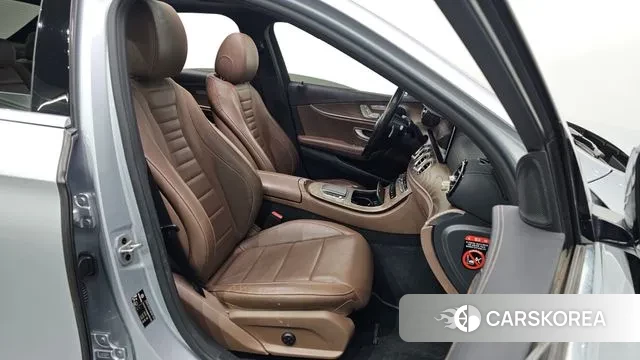 Mercedes-Benz E-Class W213 2021 Серебристо-серый из Кореи, фото 2