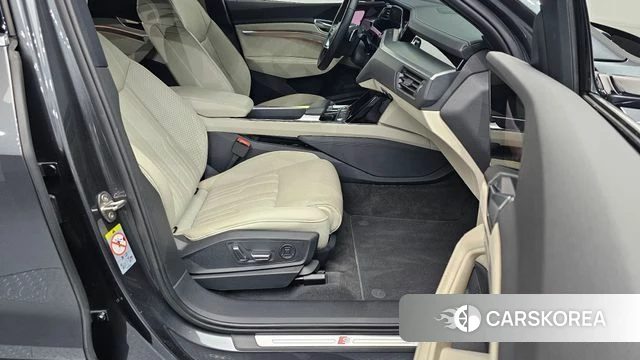 Audi e-Tron 2021 Серый из Кореи, фото 2