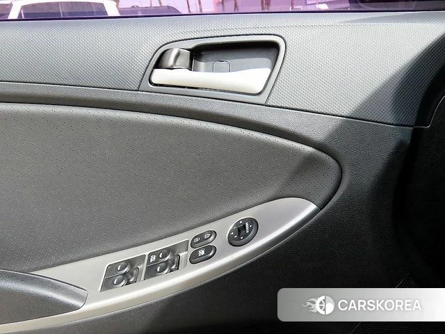 Hyundai Accent (New type) 2019 Серебристо-серый из Кореи, фото 2