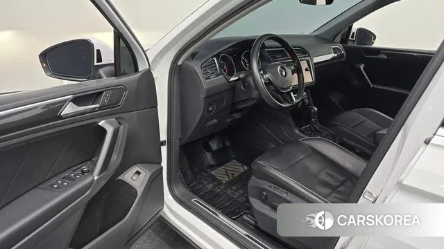 Volkswagen Tiguan second Generation 2018 Белый из Кореи, фото 2