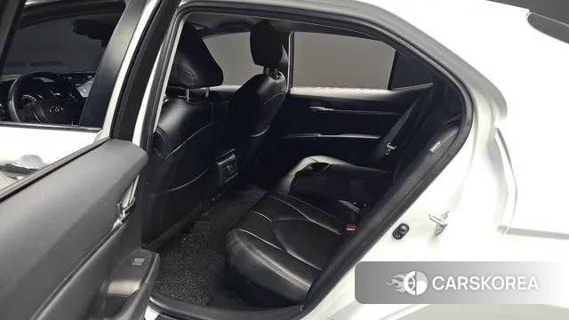 Toyota Camry (XV70) 2022 Белый из Кореи, фото 2