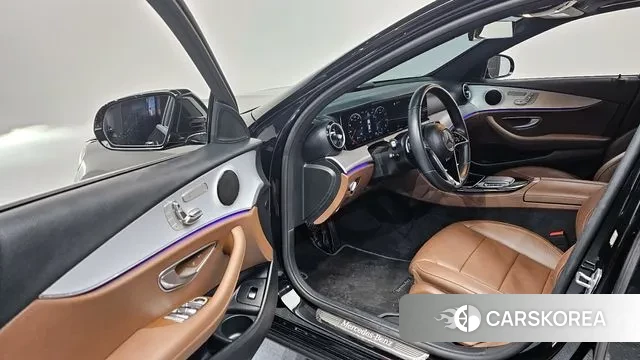 Mercedes-Benz E-Class W213 2021 Черный из Кореи, фото 2