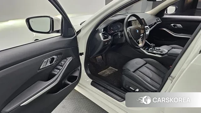 BMW 3 Series (G20) 2021 Белый из Кореи, фото 2