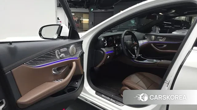 Mercedes-Benz E-Class W213 2023 Белый из Кореи, фото 2