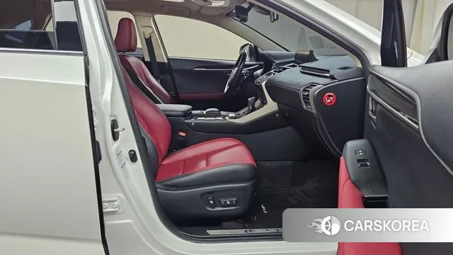 Lexus NX300h 2021 Белый из Кореи, фото 2