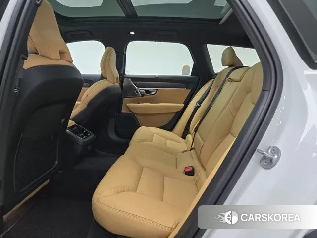 Volvo V90 Cross-Country 2024 Белый из Кореи, фото 2