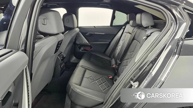 BMW 5 Series (G60) 2024 Серый из Кореи, фото 2