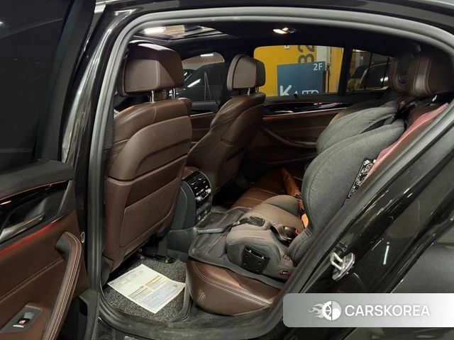 BMW 5 Series (G30) 2018 Серый из Кореи, фото 2