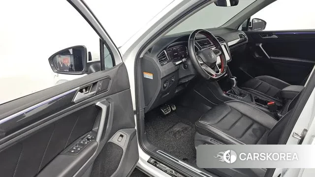 Volkswagen Tiguan second Generation 2022 Белый из Кореи, фото 2