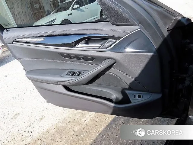 BMW 5 Series (G30) 2019 Серый из Кореи, фото 2