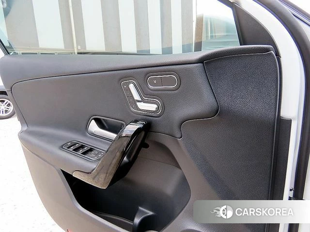 Mercedes-Benz A-Class W177 2019 Белый из Кореи, фото 2