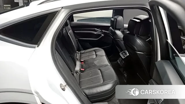 Audi e-Tron 2021 Белый из Кореи, фото 2
