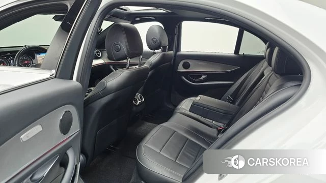 Mercedes-Benz E-Class W213 2018 Белый из Кореи, фото 2