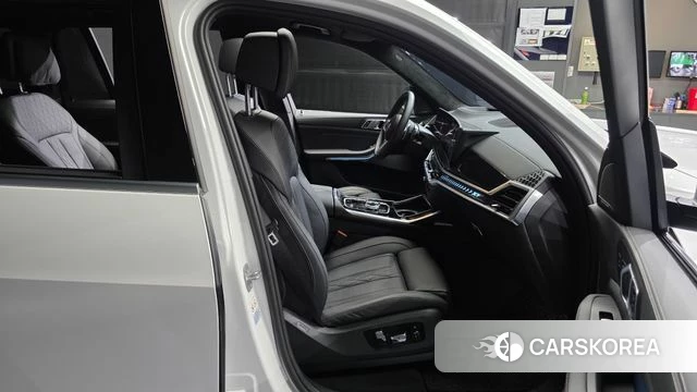 BMW X7 (G07) 2024 Белый из Кореи, фото 2