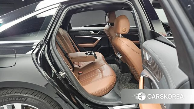 Audi A6 (C8) 2021 Черный из Кореи, фото 2