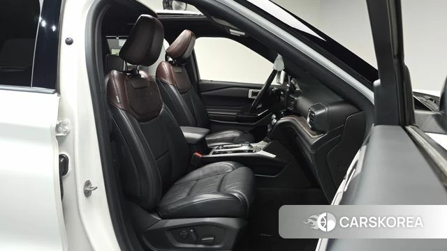 Ford Explorer 6th Generation 2021 Белый из Кореи, фото 2