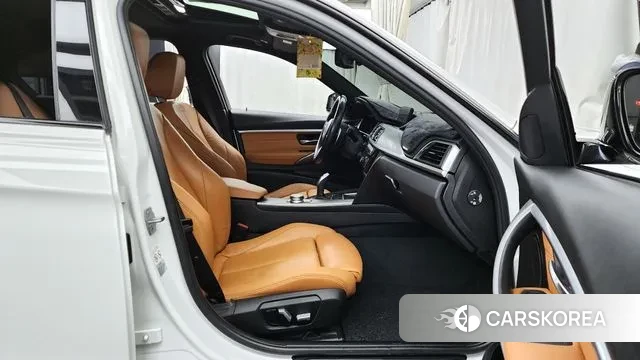 BMW 3 Series (F30) 2018 Белый из Кореи, фото 2