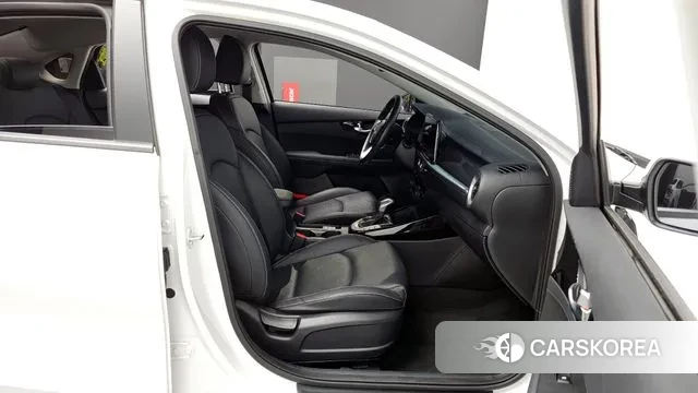 Kia The New K3 2nd generation 2023 Белый из Кореи, фото 2