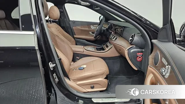 Mercedes-Benz E-Class W213 2023 Черный из Кореи, фото 2