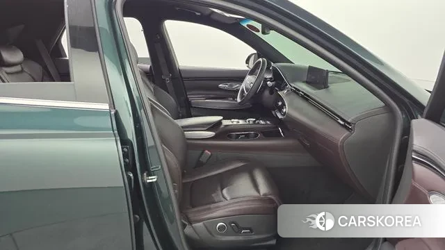 Genesis GV70 2021 Темно-зеленый из Кореи, фото 2