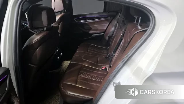 BMW 5 Series (G30) 2021 Белый из Кореи, фото 2