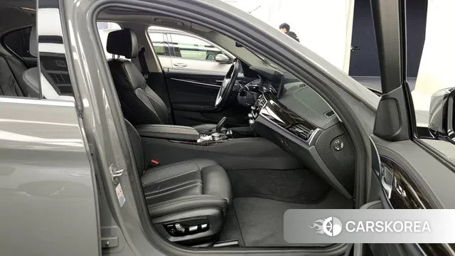 BMW 5 Series (G30) 2021 Серый из Кореи, фото 2