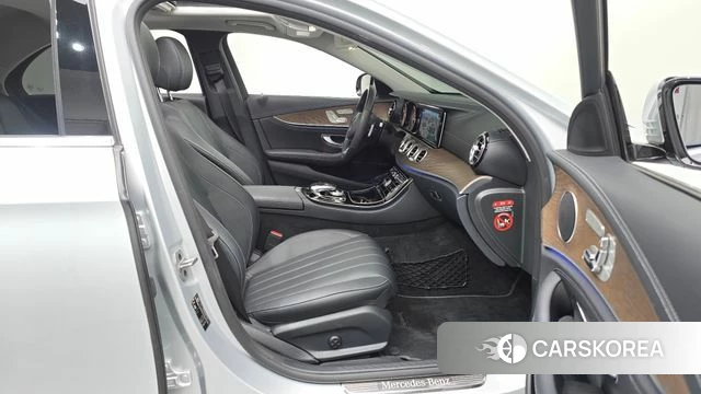 Mercedes-Benz E-Class W213 2018 Серебряный из Кореи, фото 2