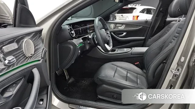 Mercedes-Benz E-Class W213 2022 Песочный из Кореи, фото 2