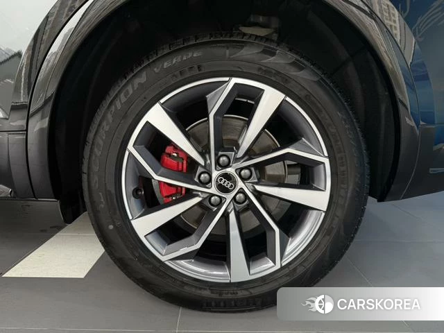 Audi Q5L 2025 Черный из Китая, фото 2