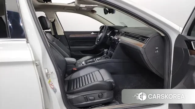 Volkswagen Passat GT (B8) 2018 Белый из Кореи, фото 2