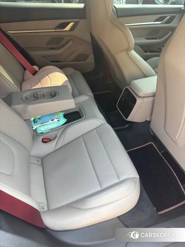 Porsche Taycan 2024 Серебристо-серый из Кореи, фото 2