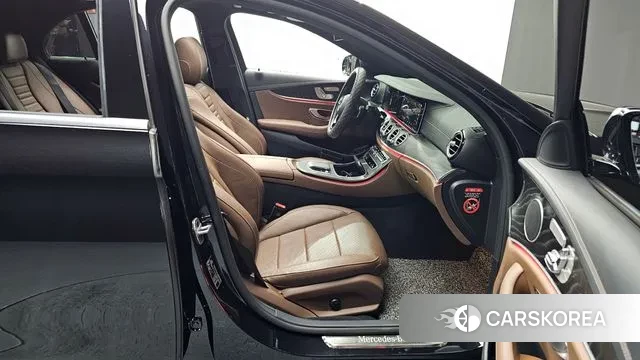 Mercedes-Benz E-Class W213 2023 Черный из Кореи, фото 2